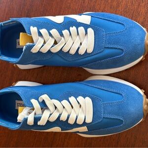 NWOT Women’s Steve Madden Campo tennis shoes, size 8 Blue.